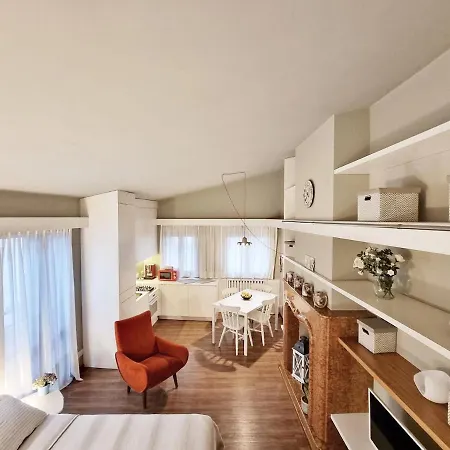 La Scaletta Bianca - A Bright Hideaway In * Verona